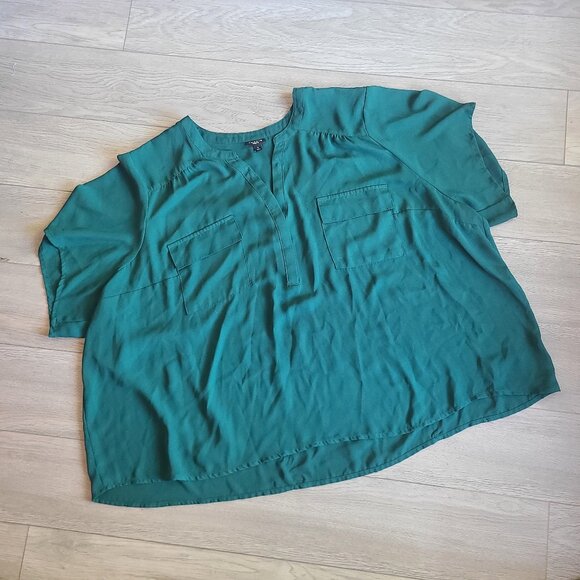 Torrid Blue/Green Top with Pockets Size 5 - Picture 2 of 4